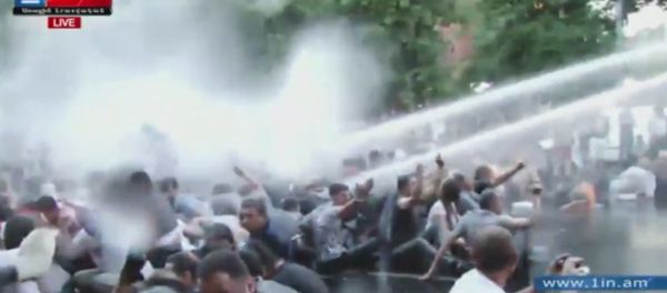 Акция протеста против подорожания электроэнергии в Ереване Акция протеста против подорожания электроэнергии в Ереване - Sputnik Армения
