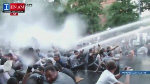 Акция протеста против подорожания электроэнергии в Ереване - Sputnik Армения