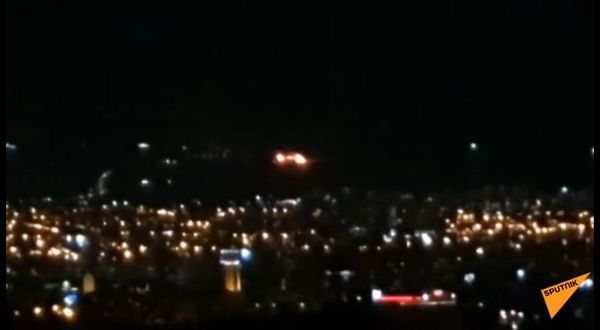 Крупный пожар на Нубарашенской свалке в Ереване: на месте работают несколько бригад. Видео - Sputnik Армения