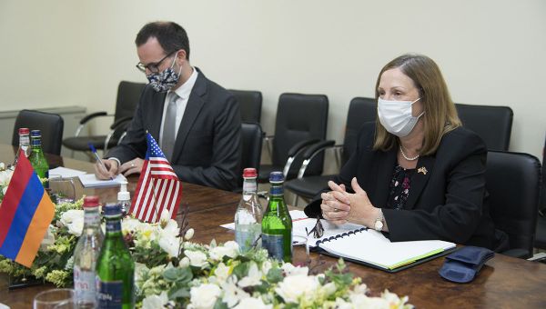 Министр высоких технологий Акоп Аршакян принял Чрезвычайного и Полномочного Посла США в Армении Линн Трейси (10 июля 2020). Еревaн - Sputnik Արմենիա