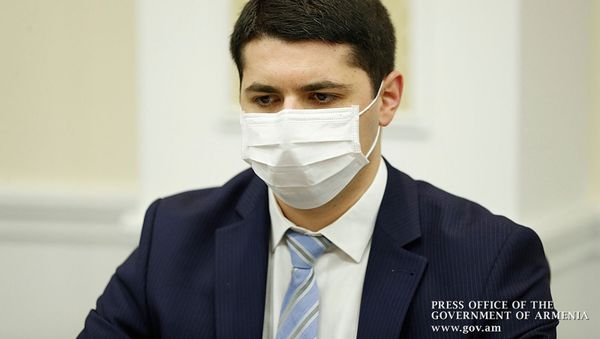 Глава СНБ Аргишти Кярамян на заседании совета безопасности Армении (10 июля 2020). Еревaн Глава СНБ Аргишти Кярамян на заседании совета безопасности Армении (10 июля 2020). Еревaн - Sputnik Армения