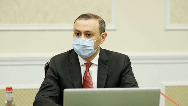Секретарь совета безопасности Армен Григорян на заседании совета безопасности Армении (10 июля 2020). Еревaн Секретарь совета безопасности Армен Григорян на заседании совета безопасности Армении (10 июля 2020). Еревaн - Sputnik Армения