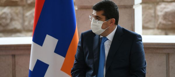 Президент Карабаха Араик Арутюнян на встрече с президентом Армении (10 июля 2020). Степанакерт - Sputnik Армения