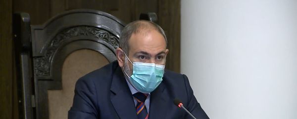 Премьер-министр Никол Пашинян на внеочередном заседании правительства Армении (13 июля 2020). Еревaн Премьер-министр Никол Пашинян на внеочередном заседании правительства Армении (13 июля 2020). Еревaн - Sputnik Армения