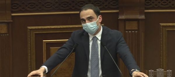 Вице-премьер Тигран Авинян на специальном заседании Национального собрания Армении (13 июля 2020). Еревaн - Sputnik Армения