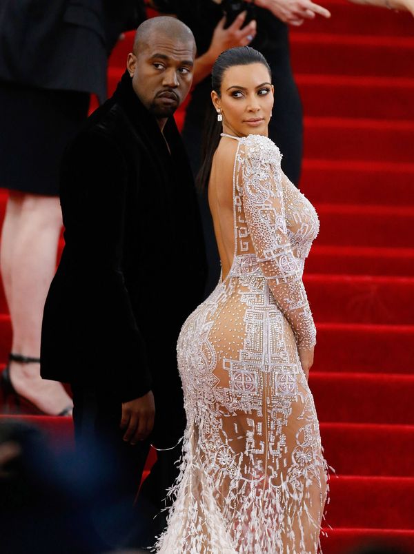 Рэпер Канье Уэст с женой Ким Кардашьян на Met Gala в Нью-Йорк, 2015 год Рэпер Канье Уэст с женой Ким Кардашьян на Met Gala в Нью-Йорк, 2015 год - Sputnik Армения