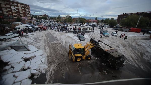 Городские и областные силы очищают последстия сильного дождя и града (13 июля 2020). Гюмри - Sputnik Արմենիա