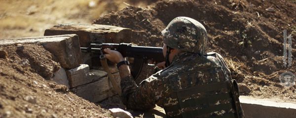 Армянский военнослужащий на боевой позиции - Sputnik Армения