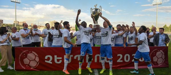 Футбольная команда Арарат-Армения,  обладатель Кубка Армении по футболу (14 июля 2020). Еревaн - Sputnik Արմենիա