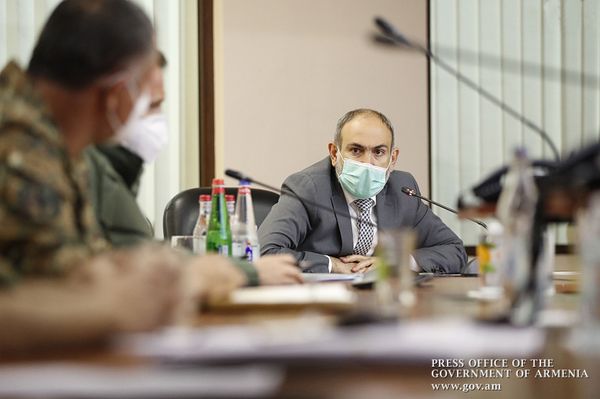 Пашинян провел встречу с главой Минобороны и начальником Генштаба ВС Армении Пашинян провел встречу с главой Минобороны и начальником Генштаба ВС Армении - Sputnik Армения