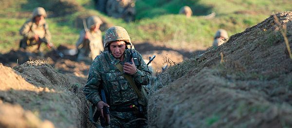 Армянские солдаты на позициях на линии фронта в Тавушской области (14 июля 2020). Армения - Sputnik Армения
