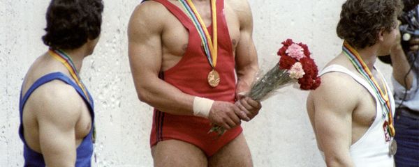Чемпион Олимпиады 1980 года по тяжелой атлетике Юрик Варданян во время награждения (27 июля 1980). Москвa - Sputnik Արմենիա