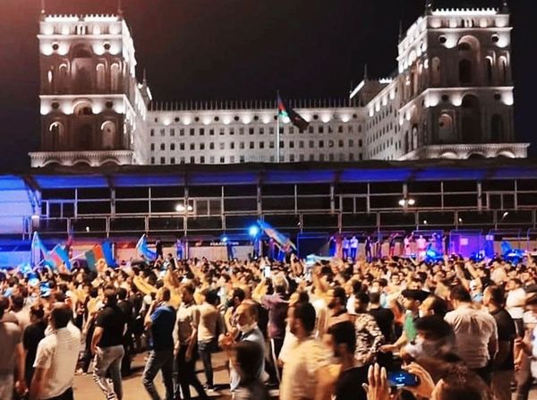 Митинг в поддержку армии в Баку завершился беспорядками, есть задержанные - Sputnik Армения