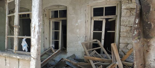 Пострадавший от обстрелов жилой дом в селе Неркин Кармирахпюр, Тавуш - Sputnik Армения