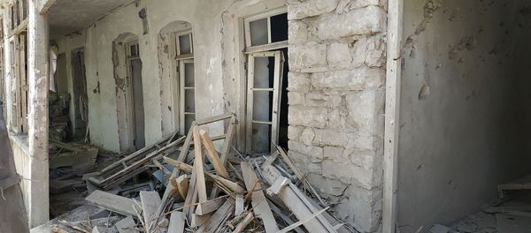 Пострадавший от обстрелов жилой дом в селе Неркин Кармирахпюр, Тавуш - Sputnik Армения