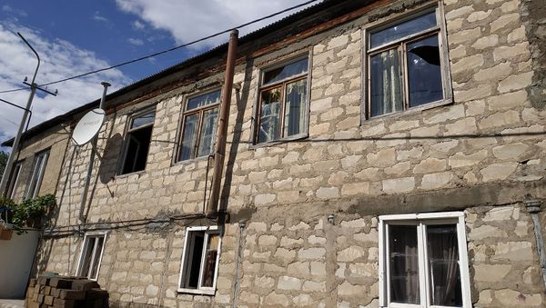 Пострадавший от обстрелов жилой дом в селе Неркин Кармирахпюр, Тавуш Пострадавший от обстрелов жилой дом в селе Неркин Кармирахпюр, Тавуш - Sputnik Армения