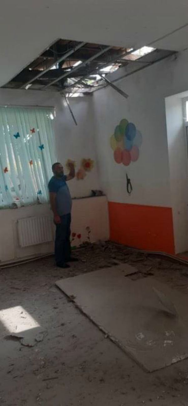 Под обстрел ВС Азербайджана попал детсад в приграничном Айгепаре Под обстрел ВС Азербайджана попал детсад в приграничном Айгепаре - Sputnik Армения