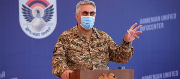 Арцрун Ованнисян во время брифинга по теме ситуации на армяно-азербайджанской границе (16 июля 2020). Иджеван - Sputnik Армения