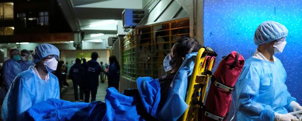 Госпитализация больного с коронавирусом Госпитализация больного с коронавирусом - Sputnik Армения