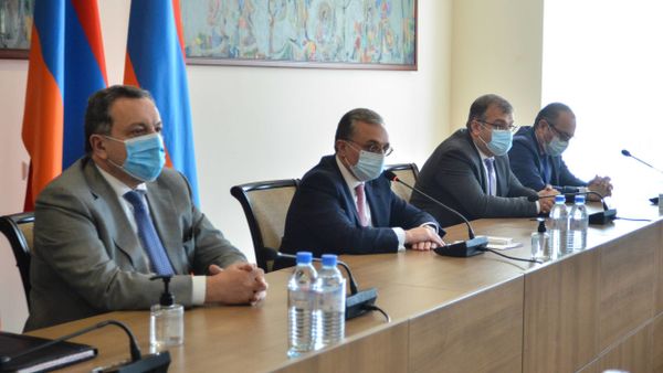 Министр иностранных дел Зограб Мнацаканян принял глав дипломатических представительств, аккредитованных в Армении (16 июля 2020). Еревaн - Sputnik Արմենիա