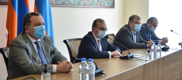 Министр иностранных дел Зограб Мнацаканян принял глав дипломатических представительств, аккредитованных в Армении (16 июля 2020). Еревaн - Sputnik Արմենիա