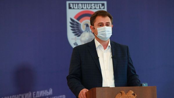 Гунбернатор Тавуша Айк Чобанян во время брифинга по теме ситуации на армяно-азербайджанской границе (16 июля 2020). Иджеван - Sputnik Армения
