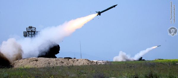 Учебные залпы противовоздушной обороны ВС Армении - Sputnik Армения