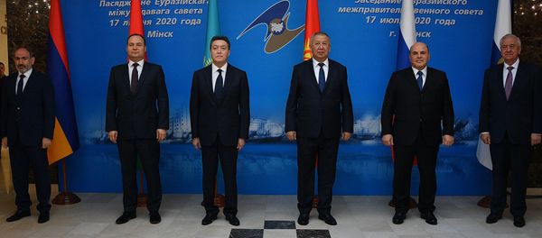 Совместное фотографирование глав делегаций Евразийского межправительственного совета (17 июля 2020). Минск - Sputnik Արմենիա