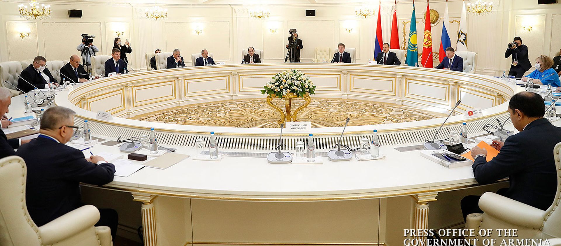 Армянская делегация во главе с премьер-министром Николом Пашиняном на заседании Евразийского межправительственного совета (17 июля 2020). Минск - Sputnik Армения, 1920, 17.07.2020