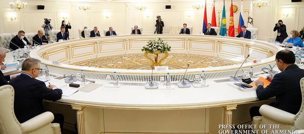 Армянская делегация во главе с премьер-министром Николом Пашиняном на заседании Евразийского межправительственного совета (17 июля 2020). Минск Армянская делегация во главе с премьер-министром Николом Пашиняном на заседании Евразийского межправительственного совета (17 июля 2020). Минск - Sputnik Армения