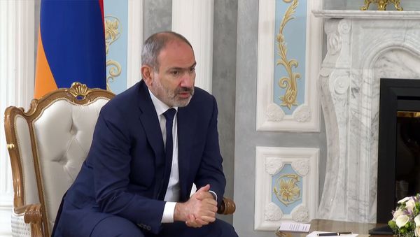 Премьер-министр Армении Никол Пашинян во время встречи с президентом Беларуси (17 июля 2020). Минск Премьер-министр Армении Никол Пашинян во время встречи с президентом Беларуси (17 июля 2020). Минск - Sputnik Армения
