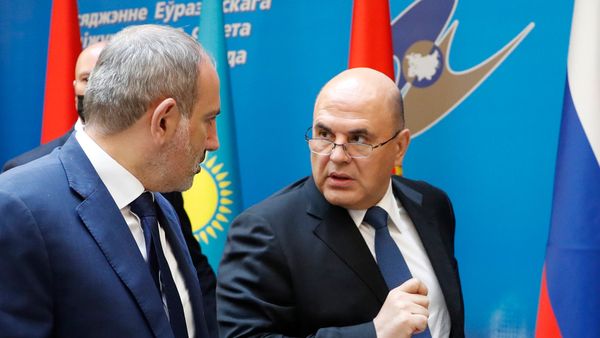 Премьер-министры Армении и России Никол Пашинян и Михаил Мишустин на заседании Евразийского межправительственного совета (17 июля 2020). Минск - Sputnik Армения