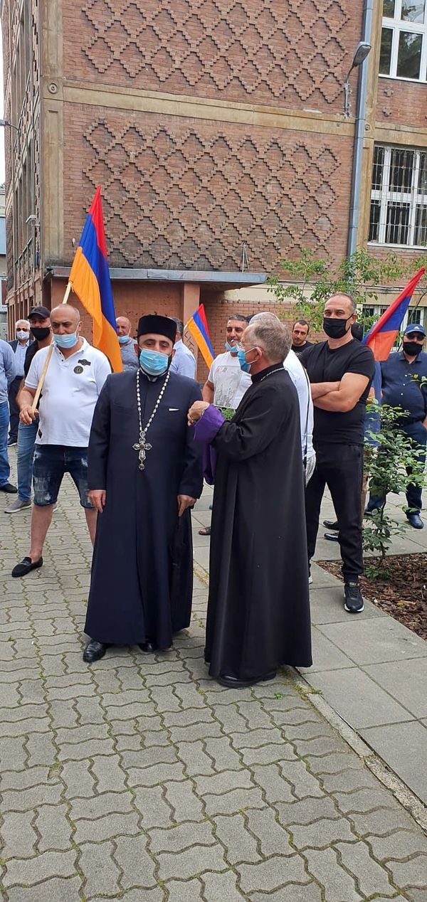 Не вышло, или Как азербайджанцы пытались сорвать акцию армян в Польше Не вышло, или Как азербайджанцы пытались сорвать акцию армян в Польше - Sputnik Армения