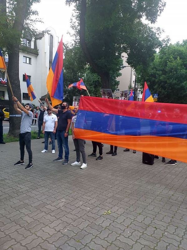 Не вышло, или Как азербайджанцы пытались сорвать акцию армян в Польше Не вышло, или Как азербайджанцы пытались сорвать акцию армян в Польше - Sputnik Армения