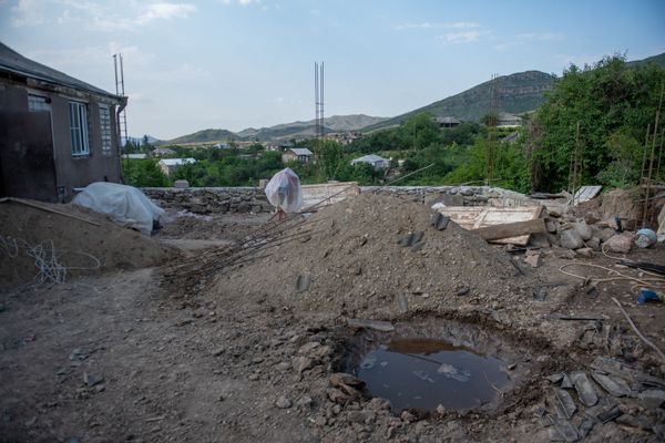 Վժժժ... տեսնես այս անգա՞մ ում տունը քանդվեց. կյանքը կրակոցների տակ ապրող Չինարիում - Sputnik Արմենիա