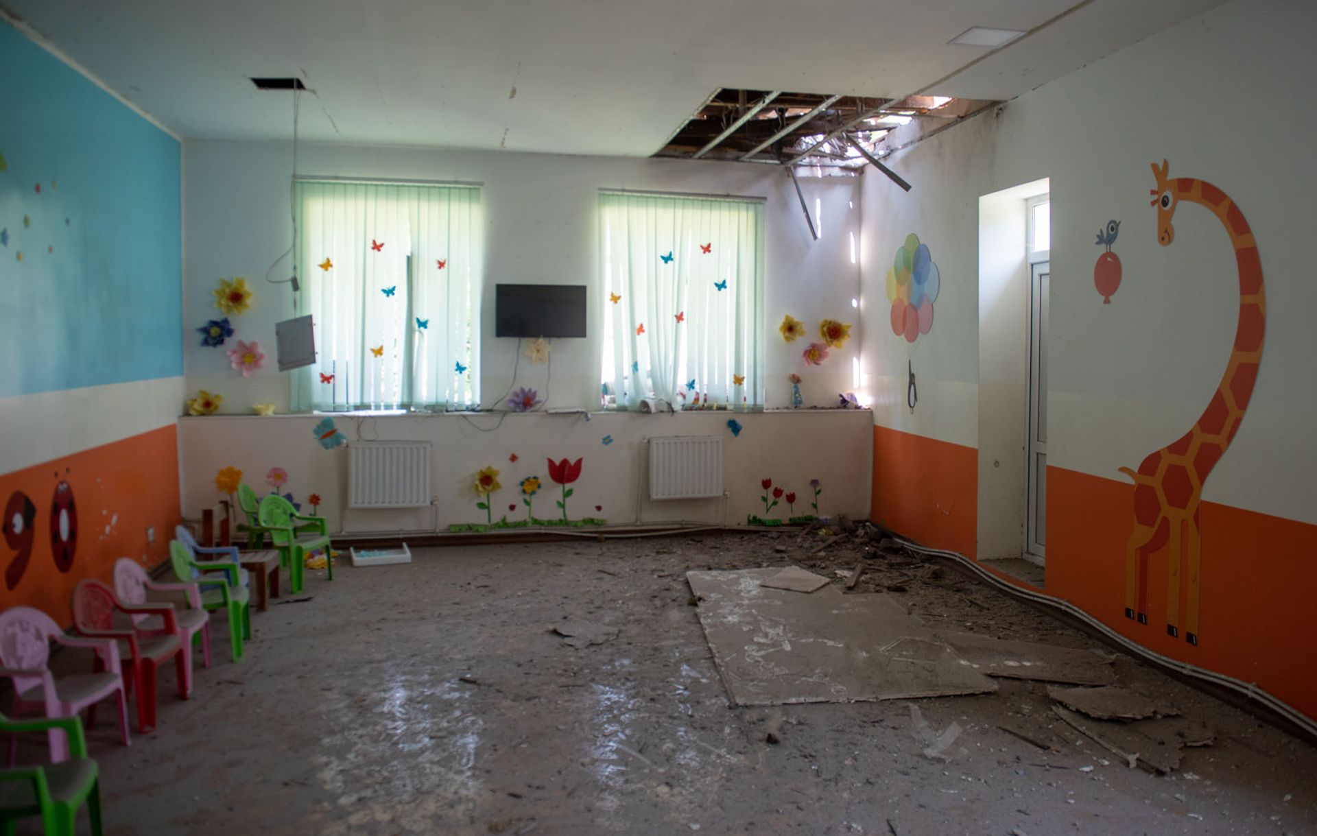 Мэрия Еревана не ремонтировала обстрелянный Азербайджаном детсад Айгепара, но исправится - Sputnik Армения, 1920, 19.03.2021