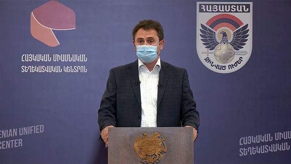 Гунбернатор Тавуша Айк Чобанян во время брифинга по теме ситуации на армяно-азербайджанской границе (18 июля 2020). Иджеван - Sputnik Արմենիա