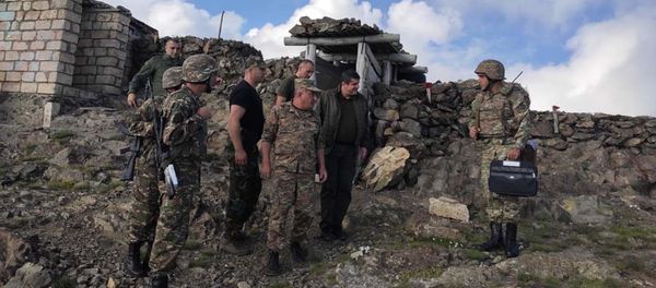 Президент Карабаха Араик Арутюнян посетил передовую (18 июля 2020). Карабах - Sputnik Армения