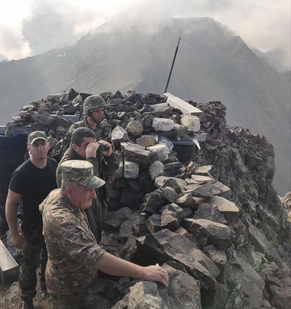 Президент Карабаха целую ночь провел на боевом дежурстве с солдатами на передовой - Sputnik Армения