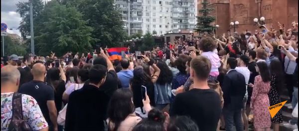 Армяне празднуют Вардавар на территории церковного комплекса ААЦ Армяне празднуют Вардавар на территории церковного комплекса ААЦ - Sputnik Армения