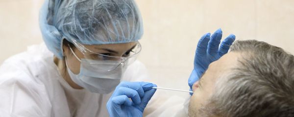 Медсестра во время теста на коронавирус Медсестра во время теста на коронавирус - Sputnik Արմենիա