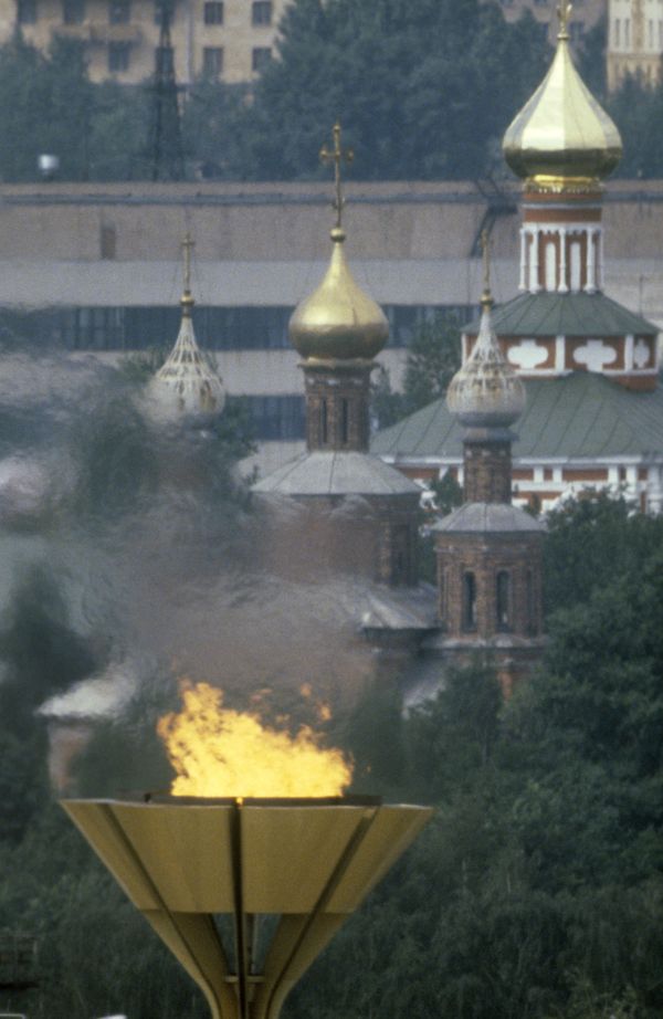 Олимпийский огонь в Москве, 1980 год Олимпийский огонь в Москве, 1980 год - Sputnik Армения