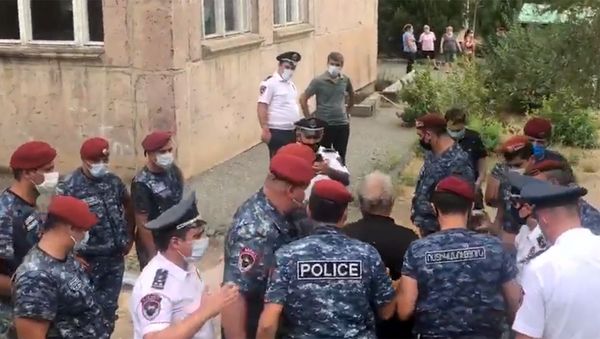 Полиция подвергла приводу Ашота Блеяна (21 июля 2020). Еревaн - Sputnik Արմենիա