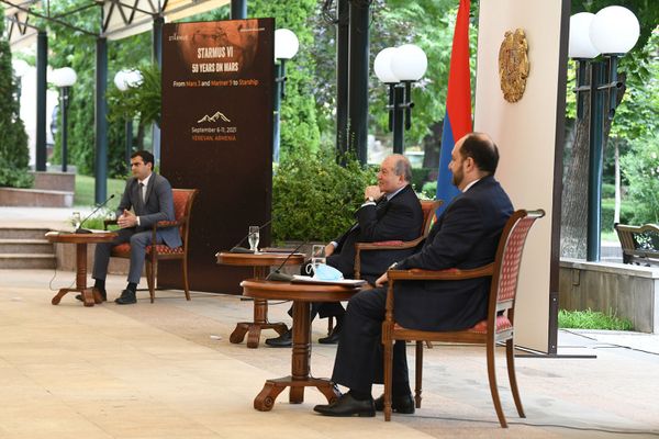 Брайан Мэй, Питер Гэбриел, нобелевские лауреаты: в Армении пройдет The Starmus Festival Брайан Мэй, Питер Гэбриел, нобелевские лауреаты: в Армении пройдет The Starmus Festival - Sputnik Армения