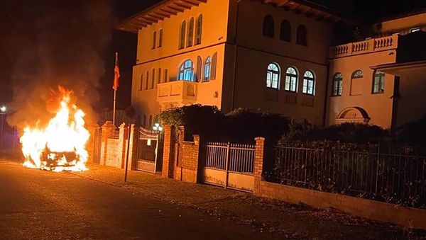 Поджог автомобиля посольства Армении в Германии (23 июля 2020). Берлин Поджог автомобиля посольства Армении в Германии (23 июля 2020). Берлин - Sputnik Армения