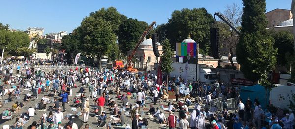 Верующие перед намазом на площади Султанахмет у собора Святой Софии (24 июля 2020). Стамбул - Sputnik Արմենիա