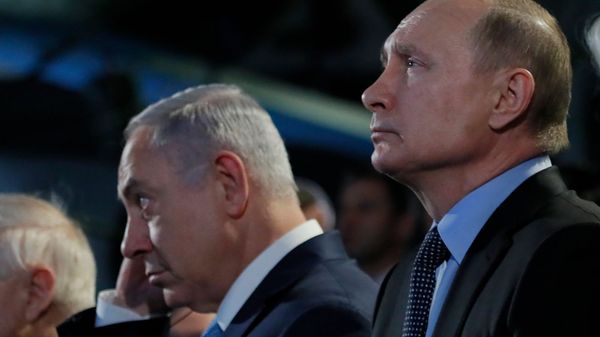 Премьер-министр Израиля Биньямин Нетаньяху и президент России Владимир Путин (справа) на встрече, посвященной 75-й годовщине восстания в Собиборе (29 января 2018). Москва  - Sputnik Армения