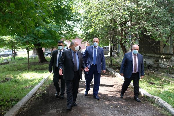 Հարվածը եղել է կրկին ցավոտ տեղին. նախագահը կօգնի Գյումրիում անձրևից տուժած ընտանիքներին - Sputnik Արմենիա