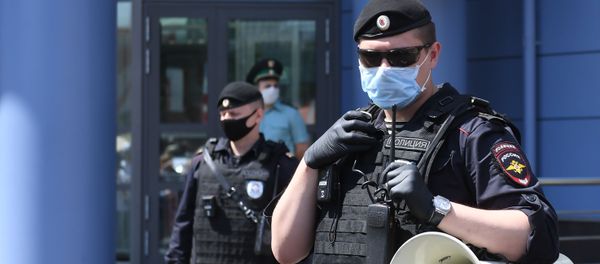 Сотрудники полиции возле здания Мещанского суда в Москве Сотрудники полиции возле здания Мещанского суда в Москве - Sputnik Армения