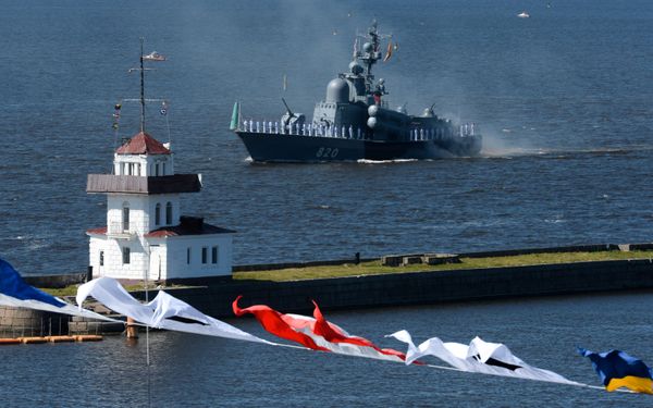 Ракетный катер Чувашия проекта 1241 во время Главного военно-морского парада по случаю Дня Военно-морского флота РФ на Кронштадтском рейде в Финском заливе - Sputnik Армения